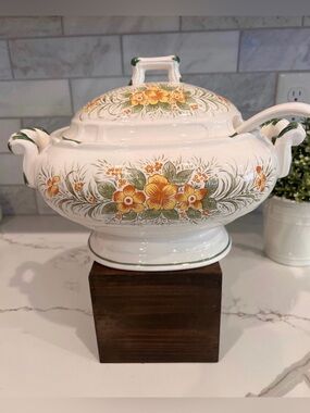 Vintage casserole /soup yellow floral tureen